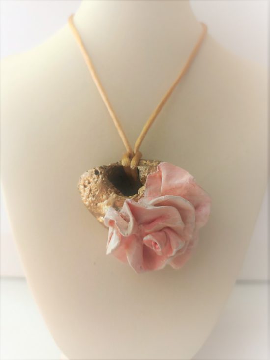 Collier rose "Le Bal" de Vanessa Valles